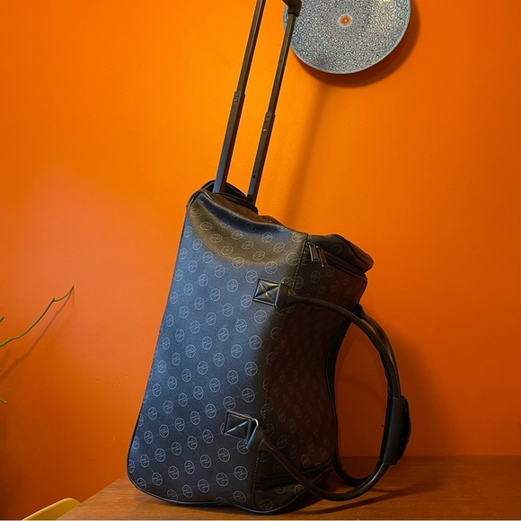 Adrienne Vittadini Duffel Roller Luggage, In Line Skate Wheels Luxury Travel Bag - Picture 5 of 10